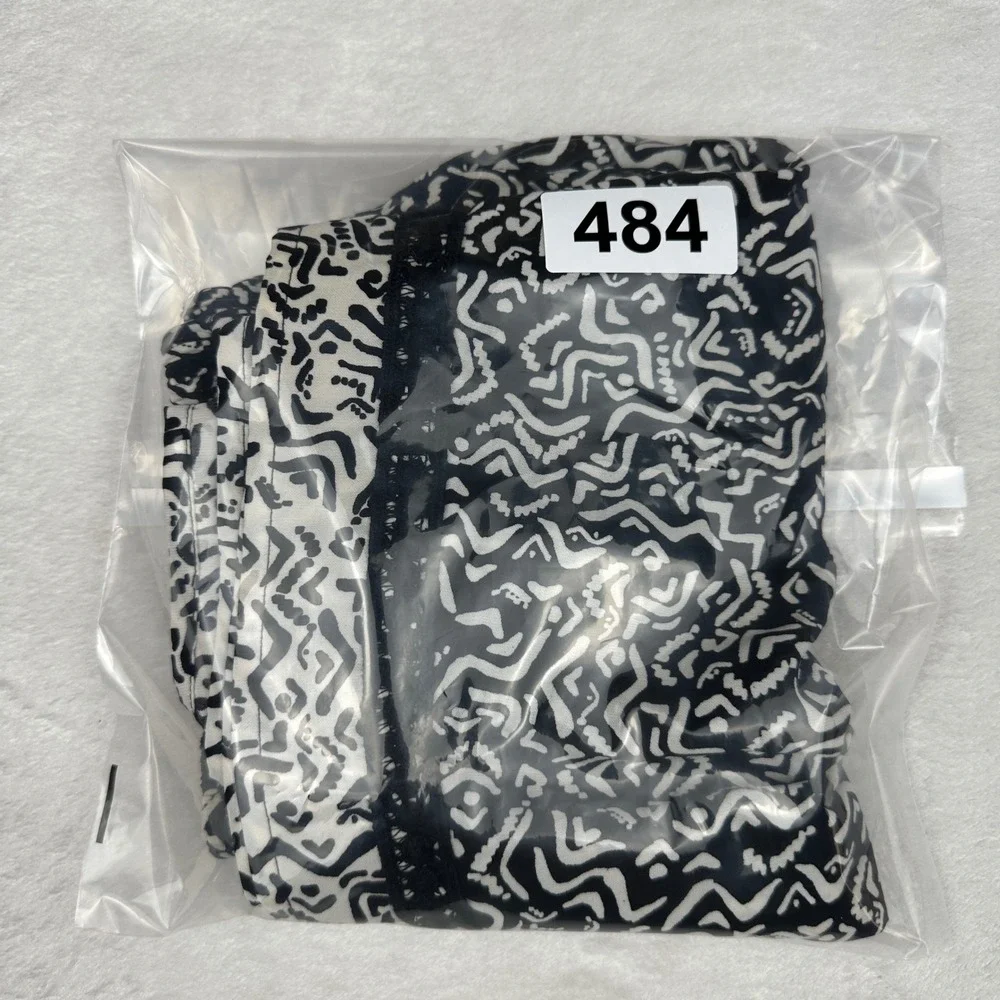 Xhilaration Black White Patterned Shorts Crochet Lace Trim Elastic Waist‎ Small